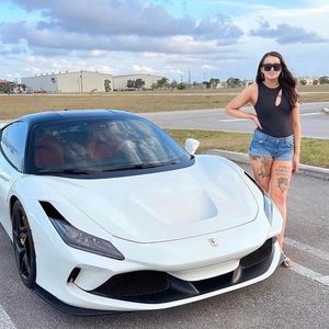 Meet your Posher, Briana